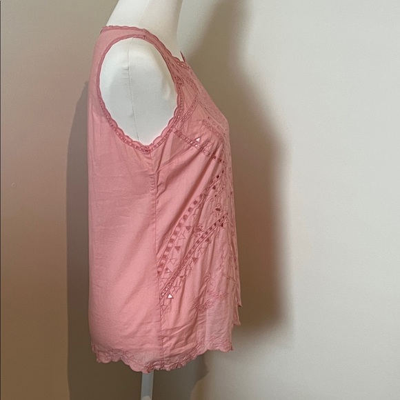 Gap Sleeveless Blouse - Picture 2 of 3